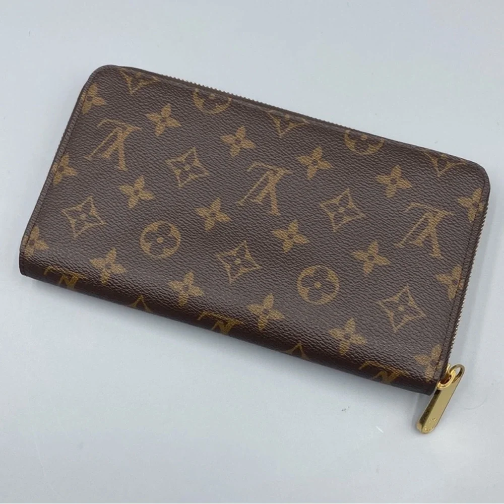 Louis Vuitton Organizer Monogram Zippy Wallet EUC